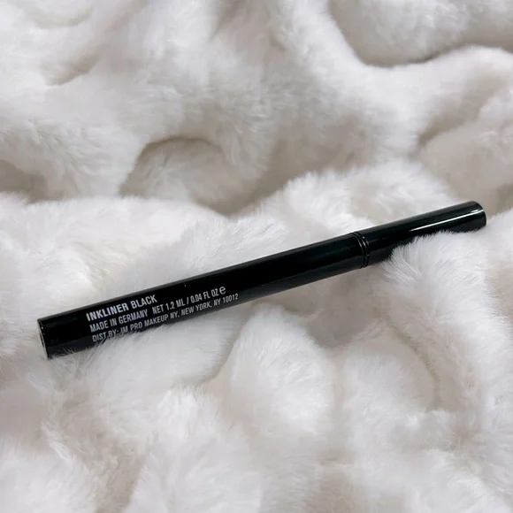 🎉 New IL Makiage Black Inkliner - Picture 2 of 3